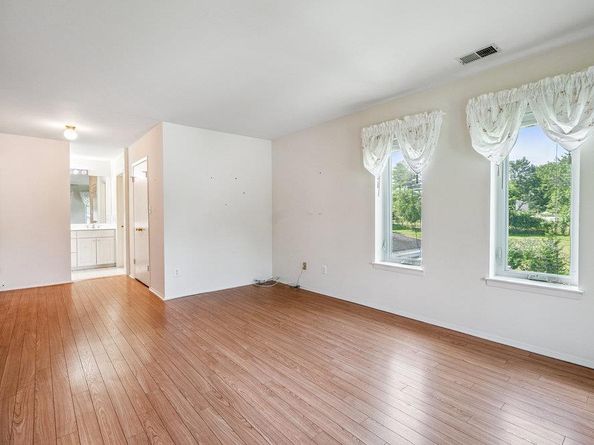 914 Fenway Road, Saint James NY 11780