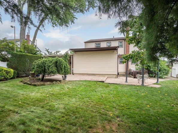 7 Crocus Drive, Massapequa NY 11758