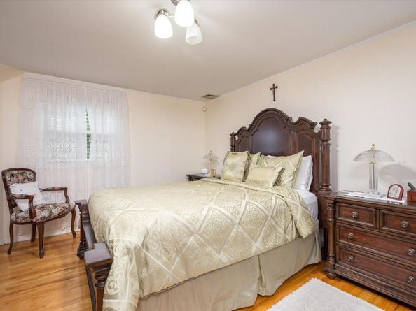 7 Crocus Drive, Massapequa NY 11758