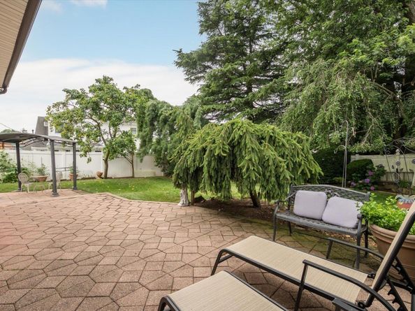 7 Crocus Drive, Massapequa NY 11758