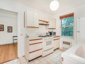 679 W 239th Street W 3J, Bronx NY 10463