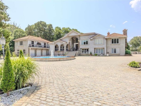 42 S Old Neck Road, Center Moriches NY 11934