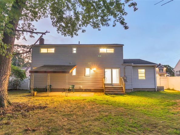 6 Pompano Lane, Massapequa Park NY 11762