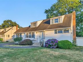 6 Pompano Lane, Massapequa Park NY 11762