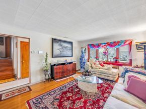 9 Waverly Place, Valley Stream NY 11580