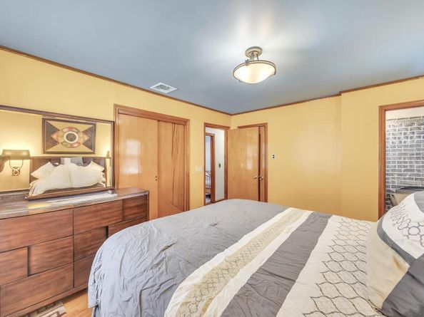 9 Waverly Place, Valley Stream NY 11580
