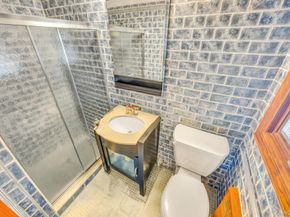 9 Waverly Place, Valley Stream NY 11580