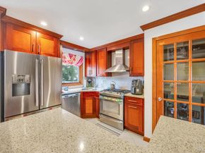 9 Waverly Place, Valley Stream NY 11580