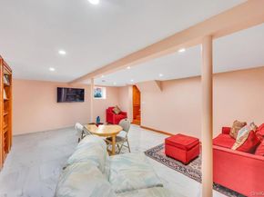 9 Waverly Place, Valley Stream NY 11580