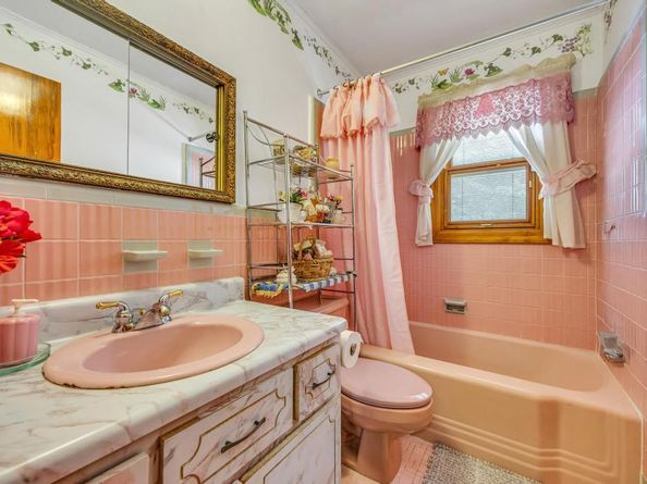 9 Waverly Place, Valley Stream NY 11580