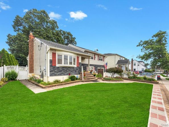 9 Waverly Place, Valley Stream NY 11580