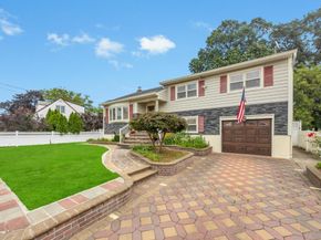 9 Waverly Place, Valley Stream NY 11580
