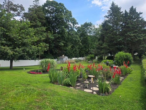 36 Ross Drive, Yorktown Heights NY 10598