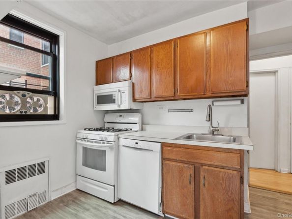 139-15 83 Avenue 629, Briarwood NY 11435