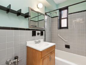 139-15 83 Avenue 629, Briarwood NY 11435
