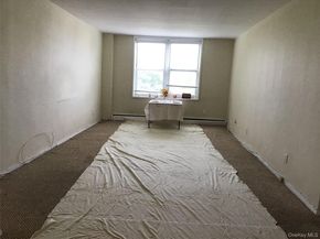 54-40 Little Neck Parkway 4M, Little Neck NY 11362