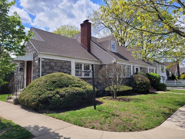 33 Nassau Boulevard, West Hempstead NY 11552