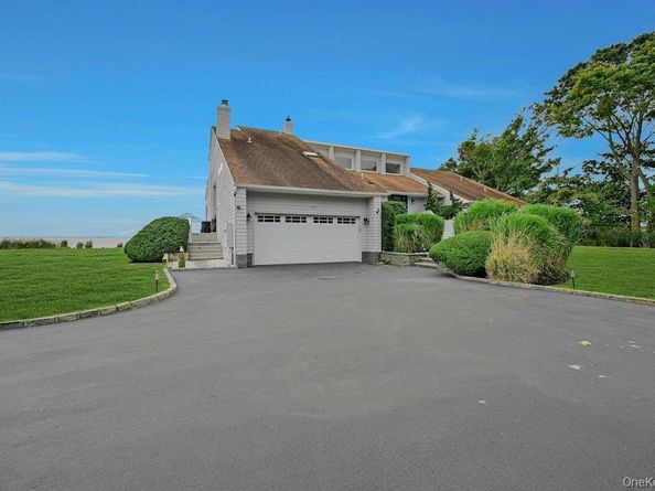 11 Convent Lane, Center Moriches NY 11934