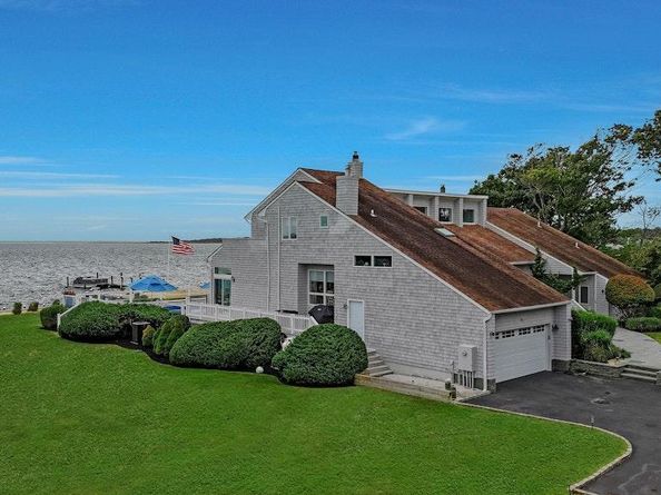 11 Convent Lane, Center Moriches NY 11934