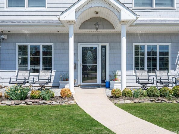 71 Hill Lane, Levittown NY 11756
