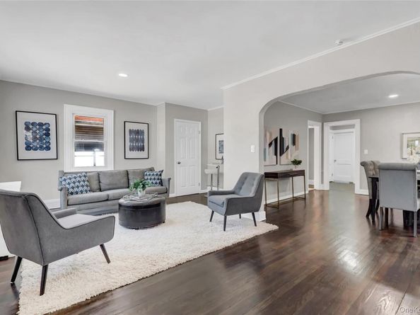 84 Wellington Street, Hempstead NY 11550