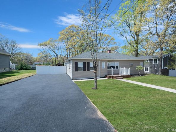 94 Rosemary Lane, Centereach NY 11720