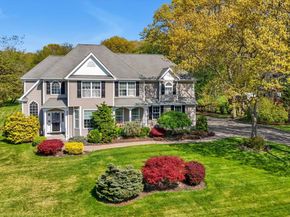 9 Paddock Lane, Medford NY 11763