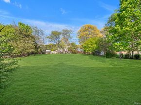 9 Paddock Lane, Medford NY 11763