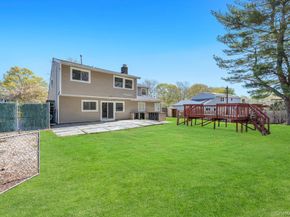 8 Grand Canyon Lane, Coram NY 11727