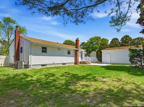 21 Robbins Street, Lindenhurst NY 11757