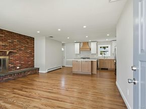 21 Robbins Street, Lindenhurst NY 11757