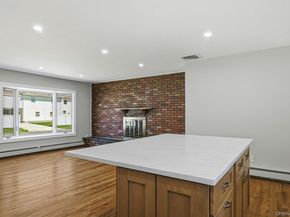 21 Robbins Street, Lindenhurst NY 11757