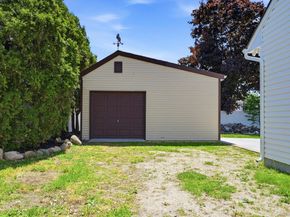21 Robbins Street, Lindenhurst NY 11757