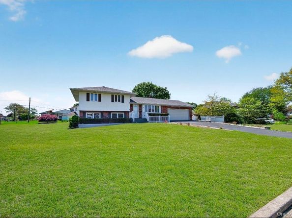 8 Whitebirch Lane, Commack NY 11725