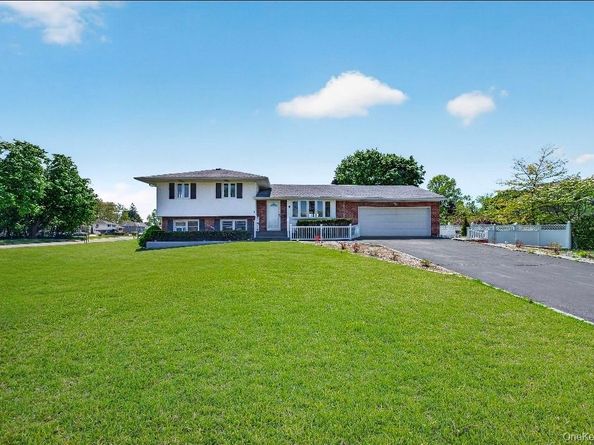8 Whitebirch Lane, Commack NY 11725