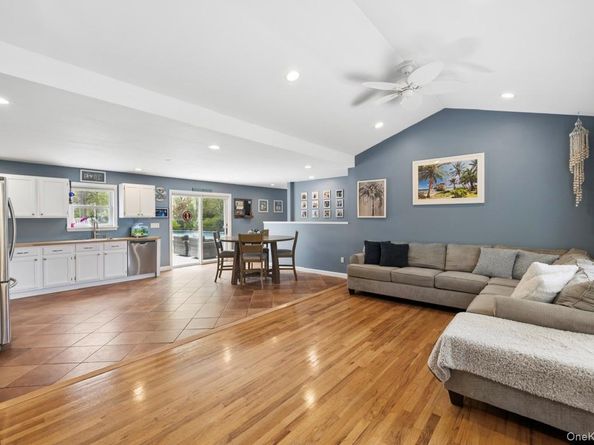 85 Old Stone Road, Calverton NY 11933