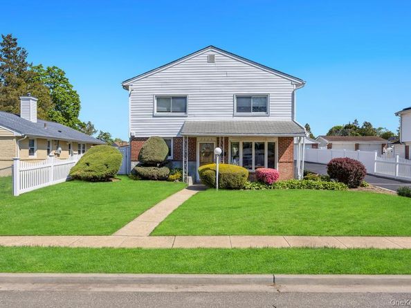 2625 Cypress Avenue, East Meadow NY 11554