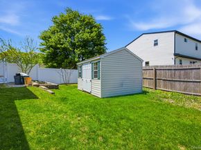23 Riverdale Drive, Oakdale NY 11769