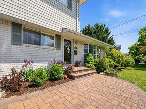 23 Riverdale Drive, Oakdale NY 11769