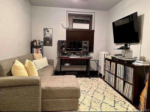 21-06 35th Street 1B, Astoria NY 11105