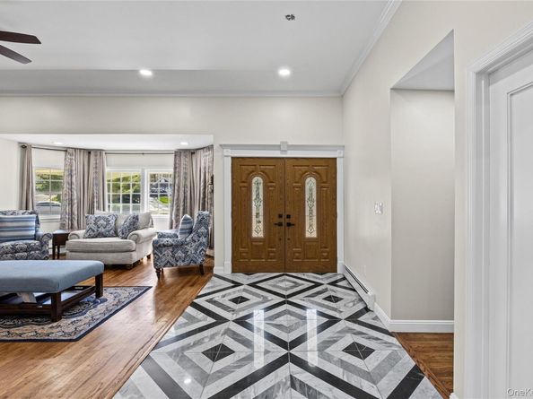 9 Weaver Lane, Dix Hills NY 11746