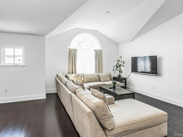 704 Breton Way 704, Glen Cove NY 11542