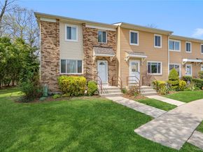 3 Town House Drive, Massapequa Park NY 11762