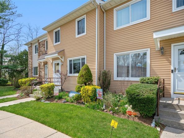 3 Town House Drive, Massapequa Park NY 11762