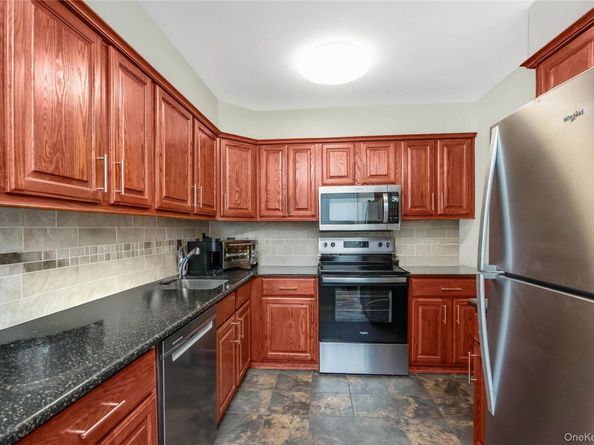 82 Cottonwood Ct. 82, Wantagh NY 11793