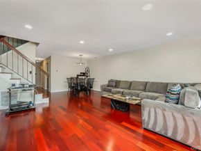 82 Cottonwood Ct. 82, Wantagh NY 11793