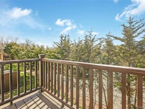 82 Cottonwood Ct. 82, Wantagh NY 11793