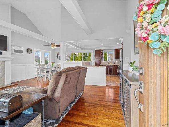 261 N 6th Street, Bethpage NY 11714