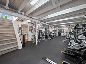 261 N 6th Street, Bethpage NY 11714