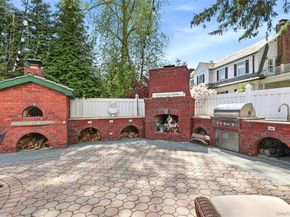 1 Kissam Lane, Glen Head NY 11545